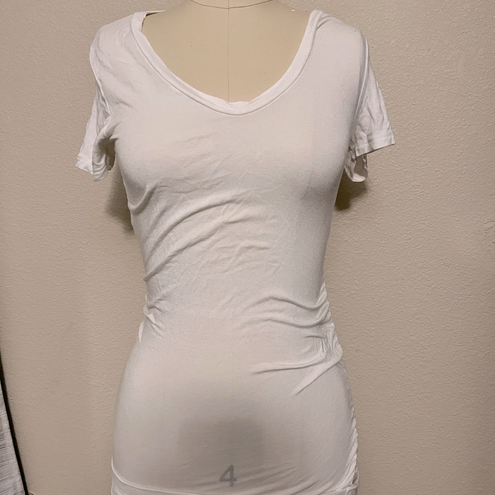 A Pea In A Pod white maternity shirt